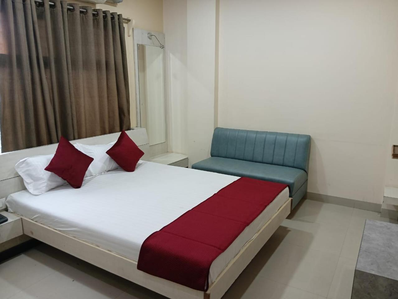 Hotel Tirupati Palace Индаур Экстерьер фото