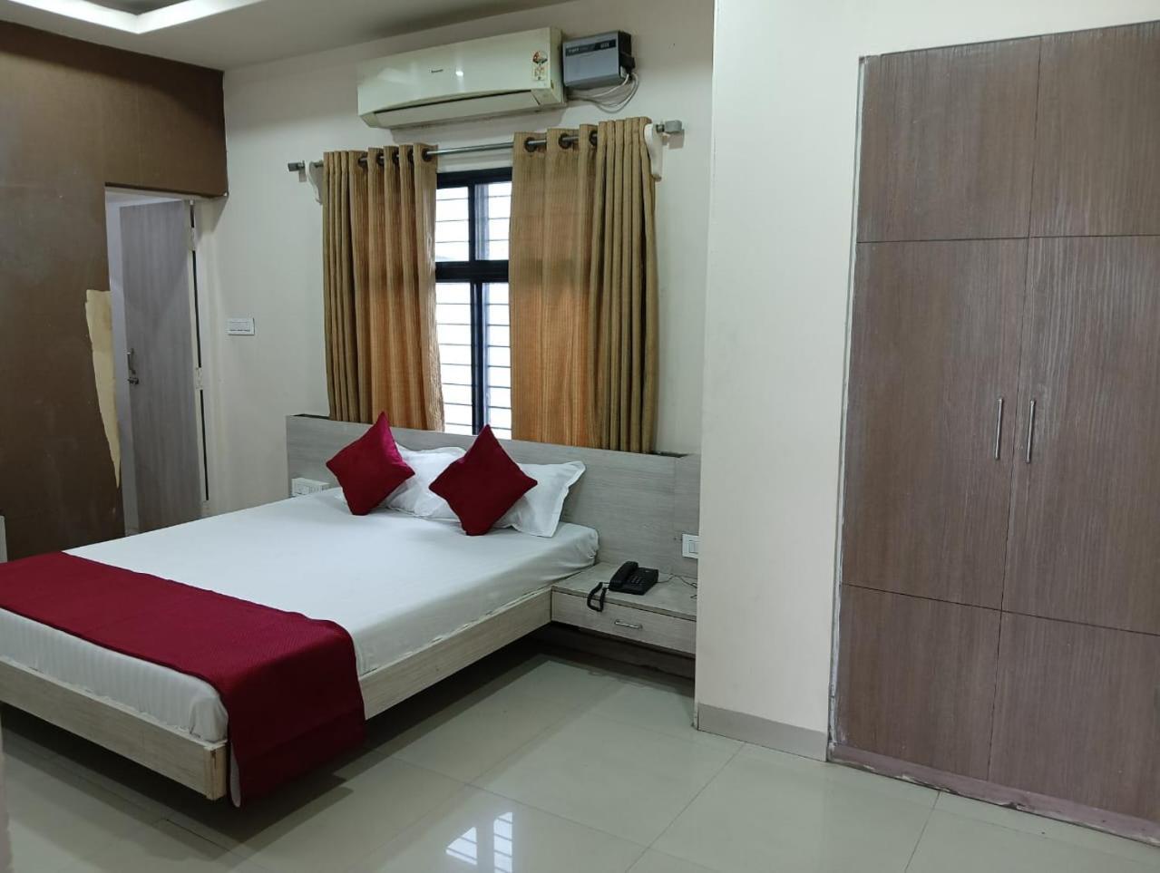 Hotel Tirupati Palace Индаур Экстерьер фото