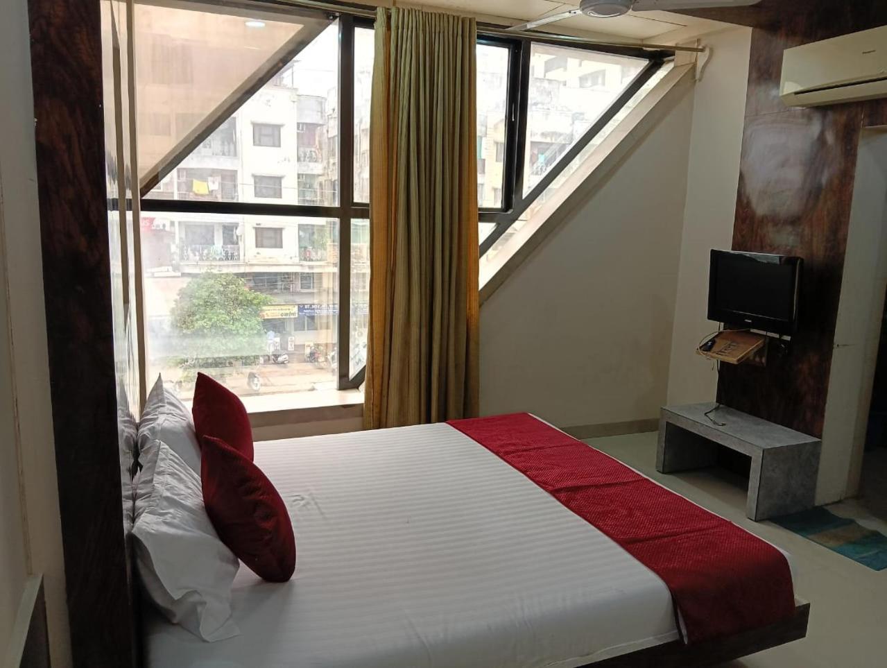 Hotel Tirupati Palace Индаур Экстерьер фото