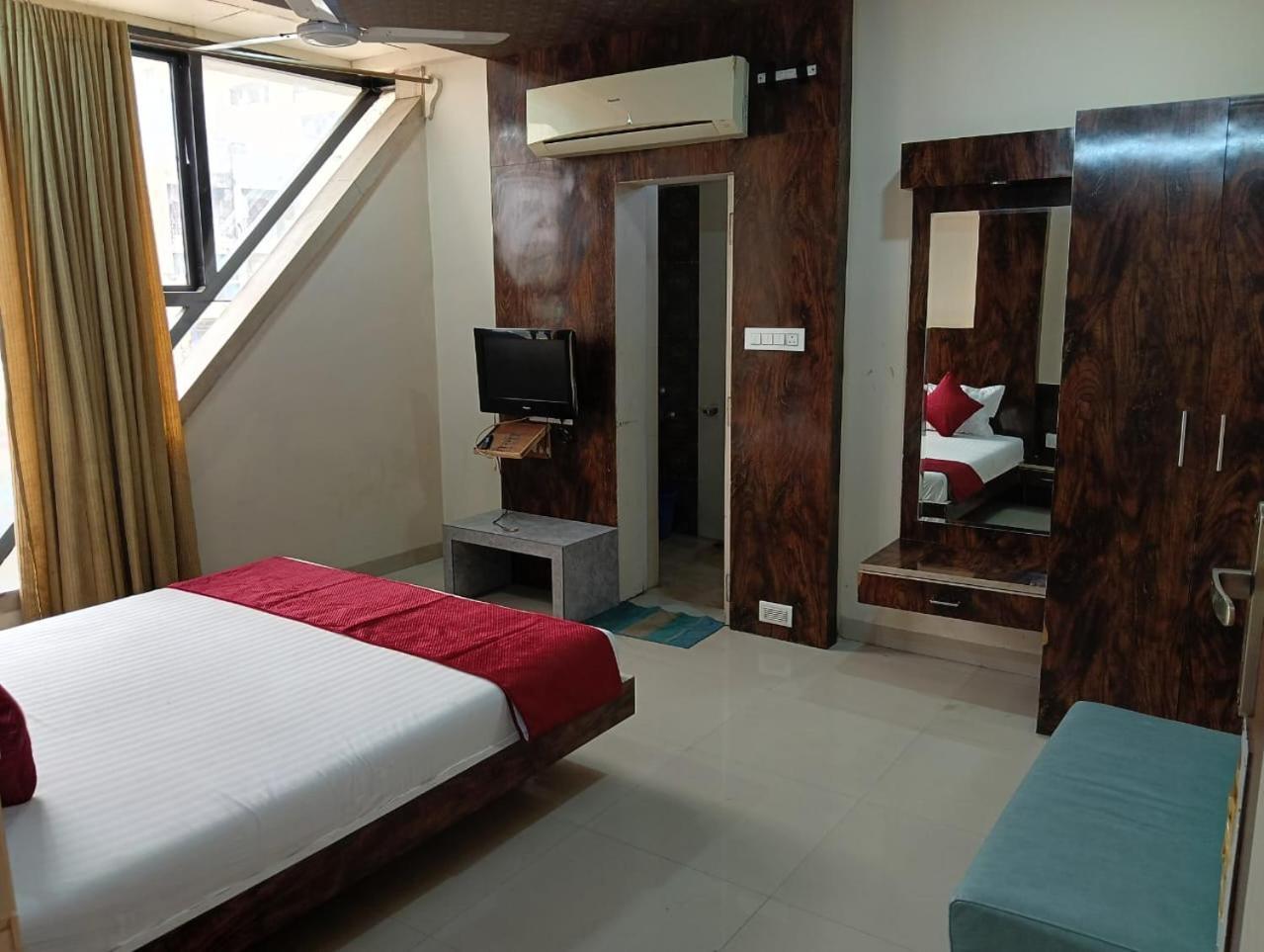 Hotel Tirupati Palace Индаур Экстерьер фото